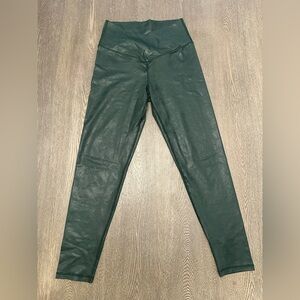 NWOT OFFLINE BY AERIE DARK GREEN CROSSOVER FAUX LEATHER LEGGINGS - Size L SKU:89